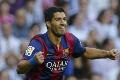 Luis Suárez celebra el gol de Neymar en el clásico.