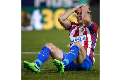 Gabi Fernández, en el partido entre el Atlético y el Barcelona. E. NARANJO