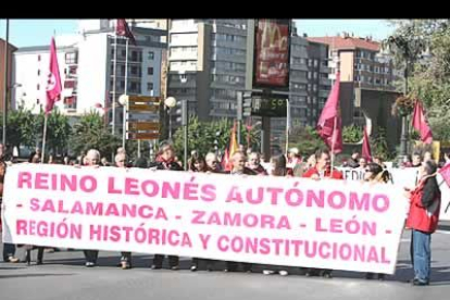 Una de las pancartas, reclamaba la región histórica y constitucional del Reino de León, formada por Salamanca, Zamora y León.