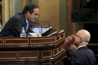 El presidente del Congreso, José Bono, conversa con el portavoz de CiU, Josep Antoni Duran i Lleida