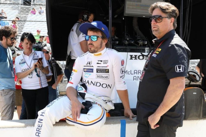 Fernando Alonso y su amigo Michael Andretti, en Indianápolis, en mayo del pasado año. /