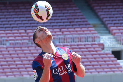 El central belga Thomas Vermaelen, procedente del Arsenal, ayer durante su presentación.