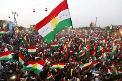 Manifestantes kurdos participan en una manifestación a favor del referéndum del Kurdistán iraquí