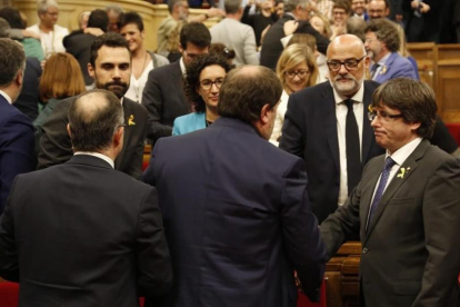 Torrent, a la izquierda, el 27 de octubre, cuando aún era un actor secundario de la política catalana.