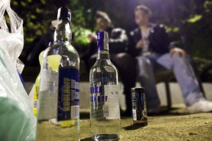Menores en un botellón.