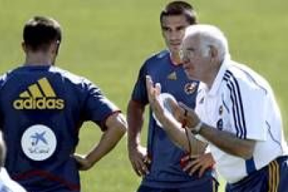 Luis Aragonés, a la derecha, junto al jugador del Betis Juanito