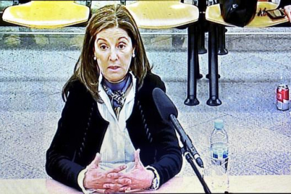 NDO DE HENARES (C.A. DE MADRID), 23/01/2017.- Imagen del monitor de la sala de prensa de la Audiencia Nacional en San Fernando de Henares, con la declaración de la esposa de Luis Bárcenas, Rosalía Iglesias.
