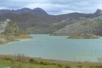 El pantano de Barrios de Luna, en una imagen de archivo, se encuentra al 35% de su capacidad