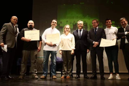 Los premiados en el Concurso de Panaderos Artesanos de León. DL