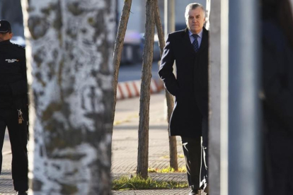 Luis Bárcenas, a su llegada a la Audiencia Nacional para declarar en el juicio del 'caso Gürtel'.