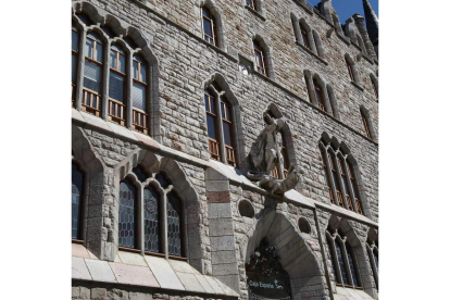 Imagen exterior de la sede institucional de la Caja.