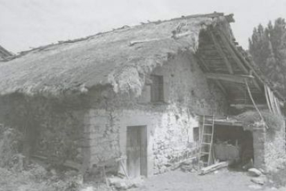 Una de las antiguas «casas de humo» del valle de Riaño.