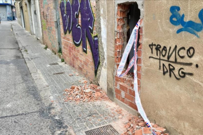 Domicilio de la calle Santa Barbara de Badalona en el que ha aparecido el cadáver