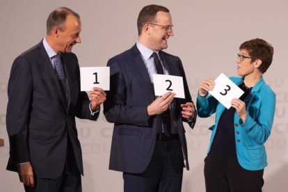 De izquierda a derecha, los tres candidatos a presidir la CDU, Friedrich Merz, Jens Spahn y Annegret Kramp-Karrenbauer.