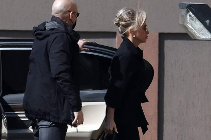 La hija de Silvio Berlusconi, Marina, llega al hospital. MATTEO BAZZI