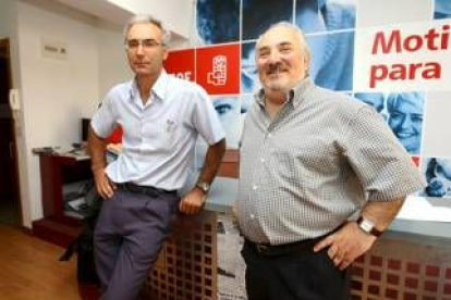 Antonio Méndez y Pedro Nieto, ayer en la sede comarcal del PSOE