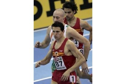 El español Juan Carlos Higuero y el irlandés Liam Reale, junto a Gallardo