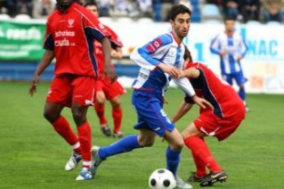 Rubén Vega completó un buen partido en El Ejido y espera repetir el domingo en El Toralín
