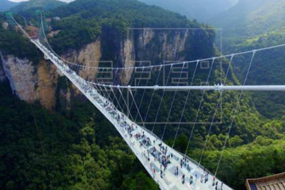 El puente de cristal en el Parque Forestal de Tianmenshan.