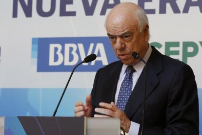 El presidente del BBVA, Francisco González, durante su intervención en el encuentro organizado por la CEOE y Cepyme.