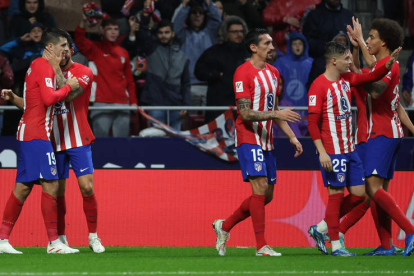 Morata hizo el segundo del Atlético de Madrid tras un gran recorte en el área. KIKO HUESCA