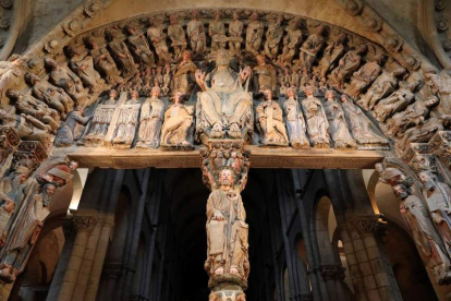 La reina Sofía inaugurará el lunes el Pórtico de la Gloria, que el rey leonés Alfonso IX estrenó en 1211.  XOÁN REY