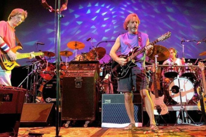 The Grateful Dead, durante un concierto en el 2002.