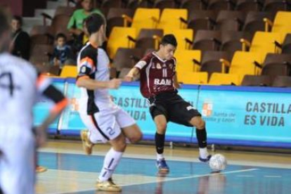 Lescún, a la derecha, es duda en el equipo leonés para el encuentro de esta tarde en Illescas.