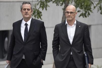 Joaquim Forn y Raül Romeva se dirigen a declarar ante la Audiencia Nacional, en una foto de archivo.