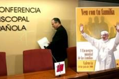 El obispo auxiliar de Valencia, Esteban Escudero, momentos antes de la rueda de prensa