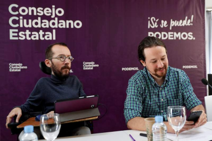 Pablo Echenique y Pablo Iglesias en el Consejo Ciudadano Estatal de Podemos. CHEMA MOYA