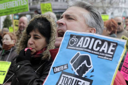 Participantes en la manifestación para reclamar una solución a los más de 35.000 afectados por las preferentes.