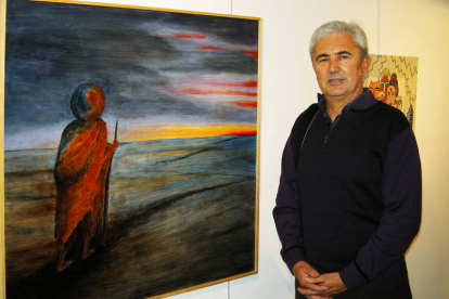 José Luis Rodríguez Tamargo ante su premiada obra.
