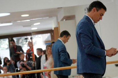 Pedro Sánchez acude a votar en Madrid.