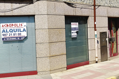 Oficina bancaria recientemente cerrada en Sahagún,
ejemplo del éxodo bancario que ha sufrido la
provincia en los últimos diez años. ACACIO