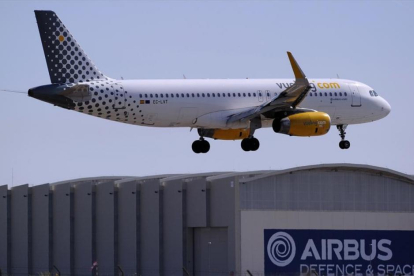 Un avión de Vueling en Sevilla.