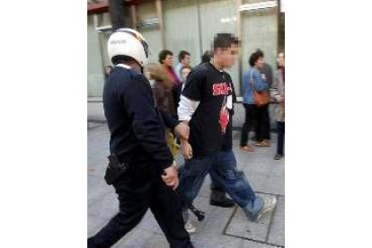 La Policía Local de León sólo utiliza el arma corta