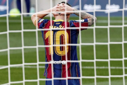 Messi aún no ha vestido la camiseta del PSG que le espera con los brazos abiertos en París. DALMAU