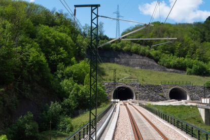 La conexión ferroviaria con Asturias recibirá 48 millones de Adif en 2023. EFE