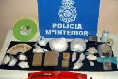 La Policía Nacional se incautó de 1,9 kilo de cocaína y 1,1 de heroína