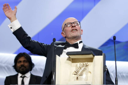 Jacques Audiard tras recibir la Palma de Oro por ‘Dheepan’.