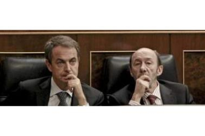 José Luis Rodríguez Zapatero y Alfredo Pérez Rubalcaba, en un pleno del Congreso.