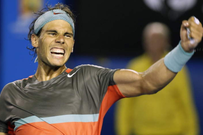 Nadal celebra uno de los puntos decisivos que le llevaron a doblegar en semifinales a Federer.