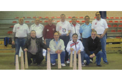 Imagen de los triunfadores y participantes en el Torneo Diario de León.