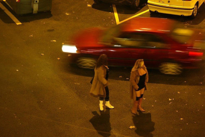 Unas prostitutas en una calle de Barcelona