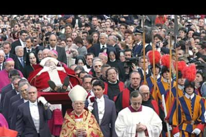 El duelo mundial por Juan Pablo II trasciende creencias e ideologías y con su muerte se va una de las figuras más emblemáticas de la historia contemporánea.