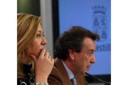 Pilar del Olmo y De Santiago Juárez, en la rueda de prensa de Valladolid