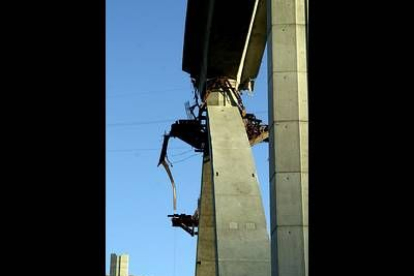 El accidente se produjo durante las obras de un viaducto en construcción en la Autovía del Mediterráneo, a tres kilómetros municipio granadino de Almuñécar.