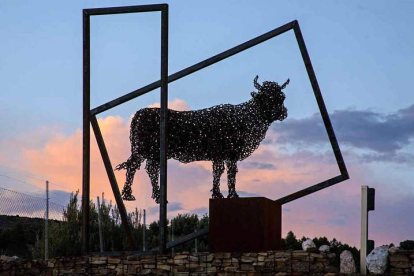 La escultura ‘Maranieta’ está ubicada en las instalaciones de Cecinas Nieto. DANIEL PISABARRO