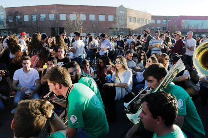 Más de siete mil jóvenes se dieron cita en la fiesta de Industriales. SECUNDINO PÉREZ